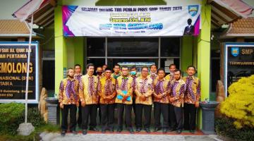 Foto bersama TIM Penilai dengan Tim PKKS SMP MTA 